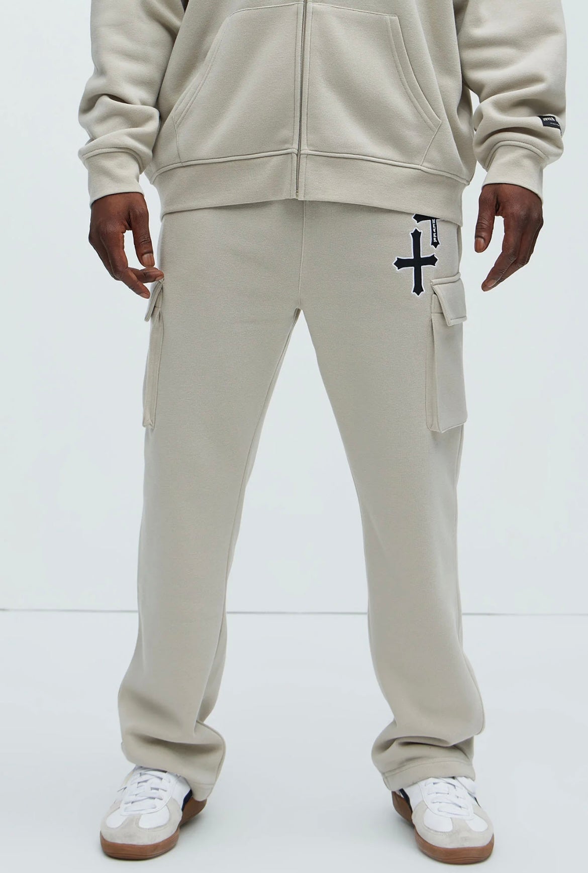 Conjunto Oversize de campera y pantalón deportivo Cream cross